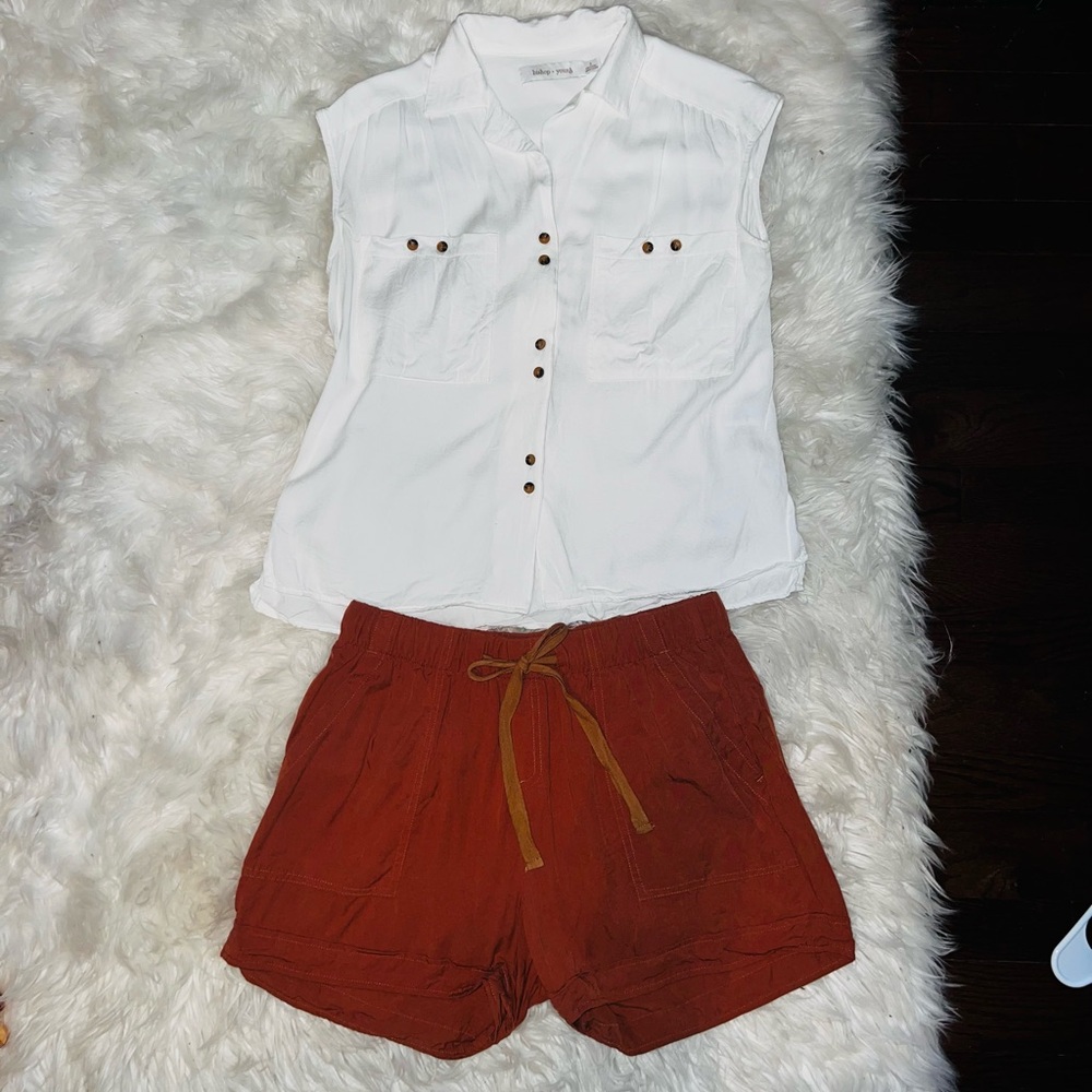 Bishop + Young rust drawstring short M and white top set S